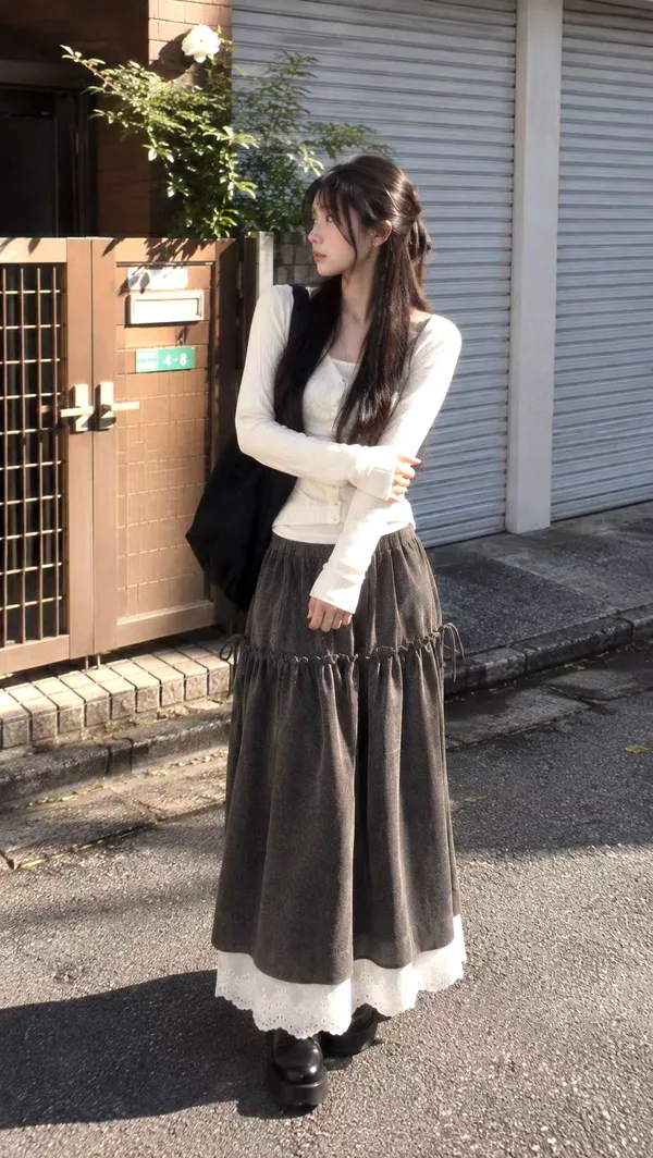 Elegant Vintage Long Skirt to Showcase Feminine Charm
