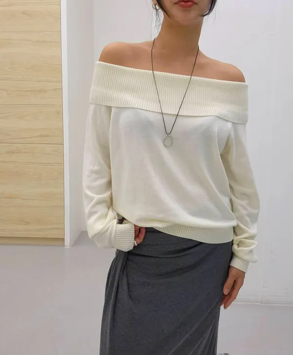 Elegant Off-Shoulder Knitted Top for Effortless Fashion