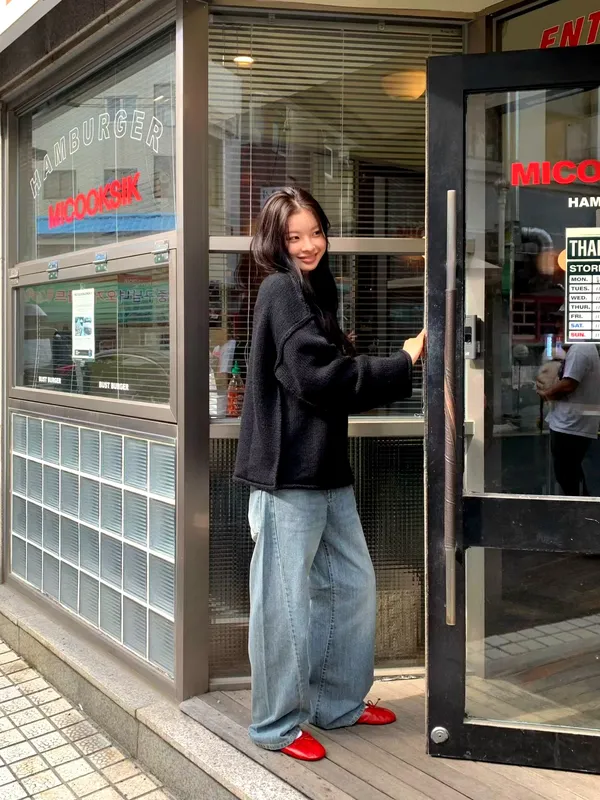 Stylish Loose-Fit Jeans, Comfortable and Versatile for Effortless Casual Looks