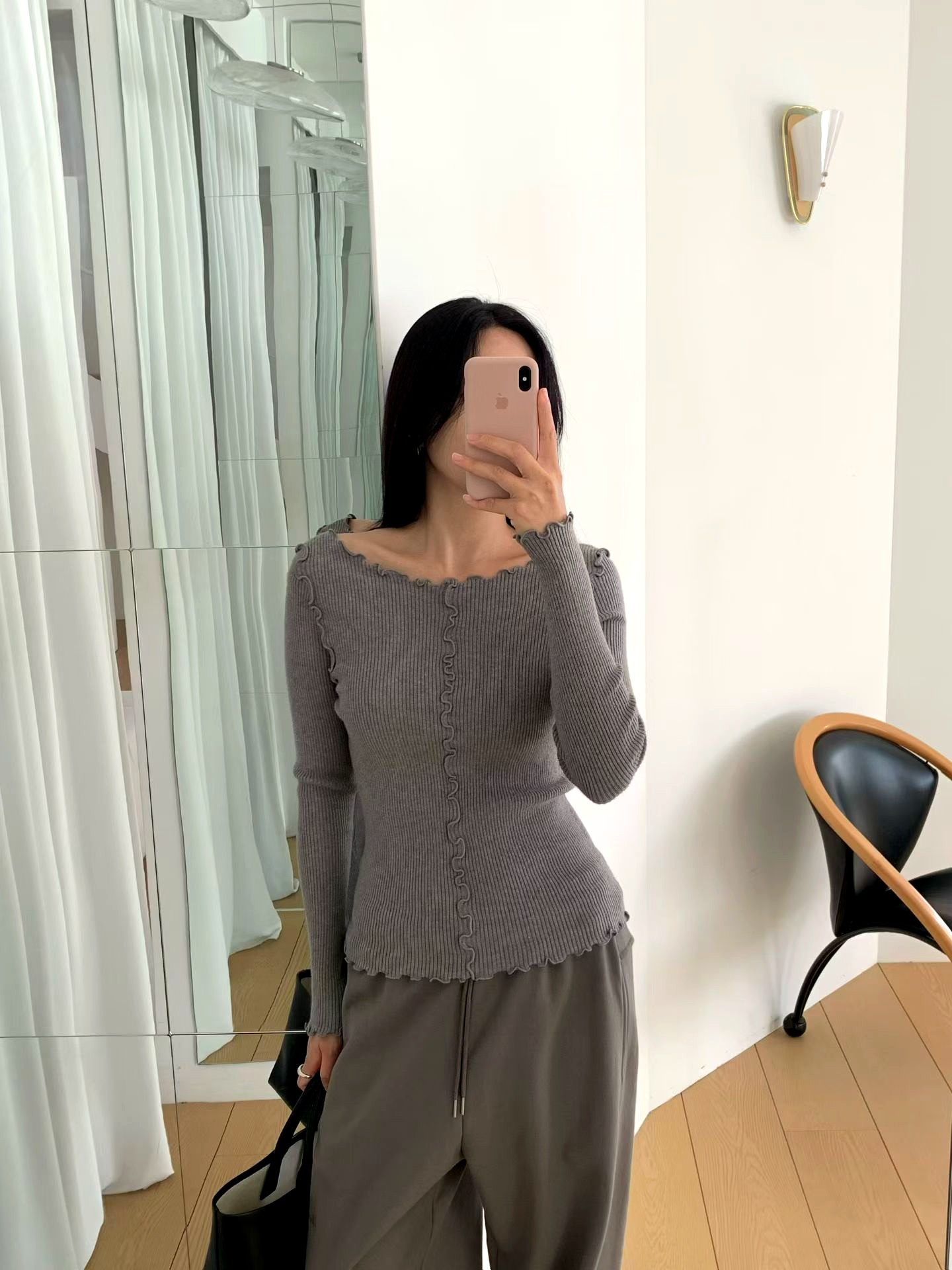 우아한 레이스 트림 슬림 핏 긴팔 탑, 매력적인 곡선을 드러내다