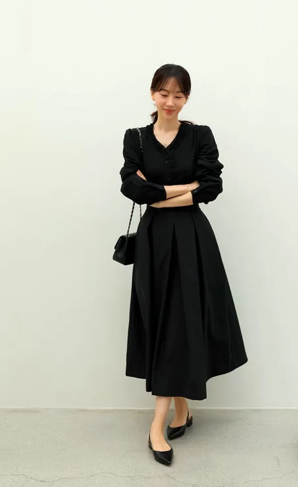 Elegant Black Midi Skirt - Showcase Your Charming Aura