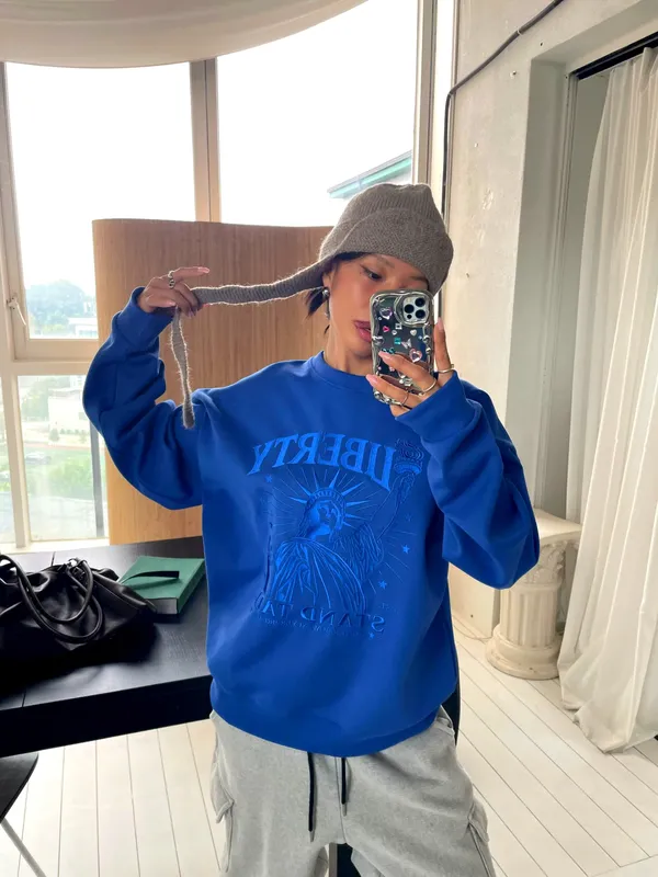 Trendy Loose-Fit Men's Sweatshirt for Comfortable Casual Style
