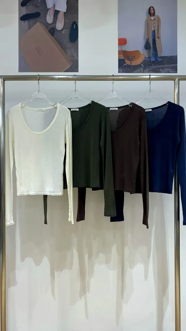 Stylish and Minimalist Women's Top, Comfortable and Versatile
