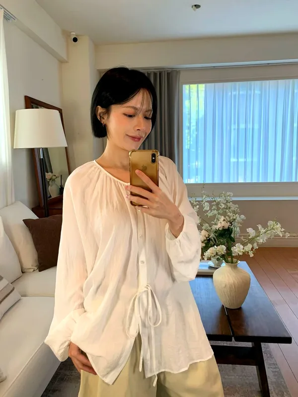 Lightweight and Breathable Women's Top, Elegant Casual Style