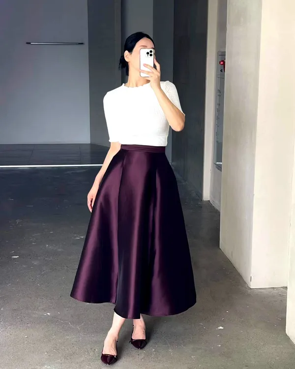 Elegant Women's Long Dress with Flowing Cut, Perfect for Any Occasion
