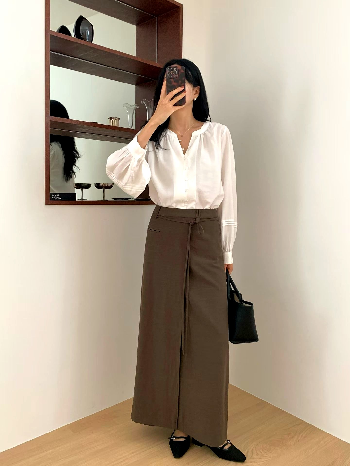 우아한 기품의 여성 의상 상의, 다양한 경우에 적합