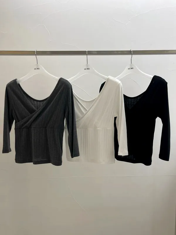 Stylish Versatile Women's Top with Elegant V-Neck Design