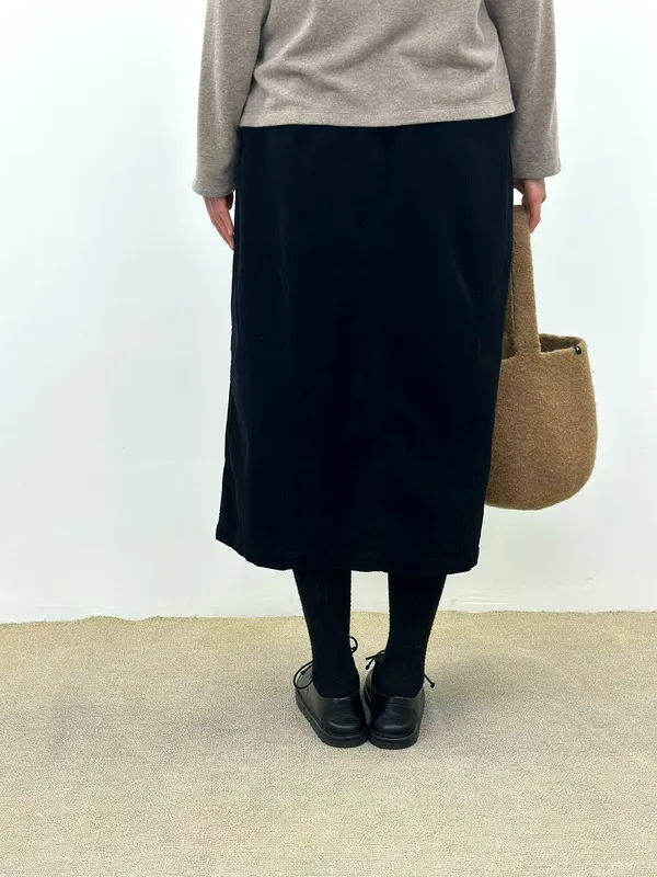 Elegant Black Midi Skirt, Perfectly Pairs with Autumn and Winter Coats