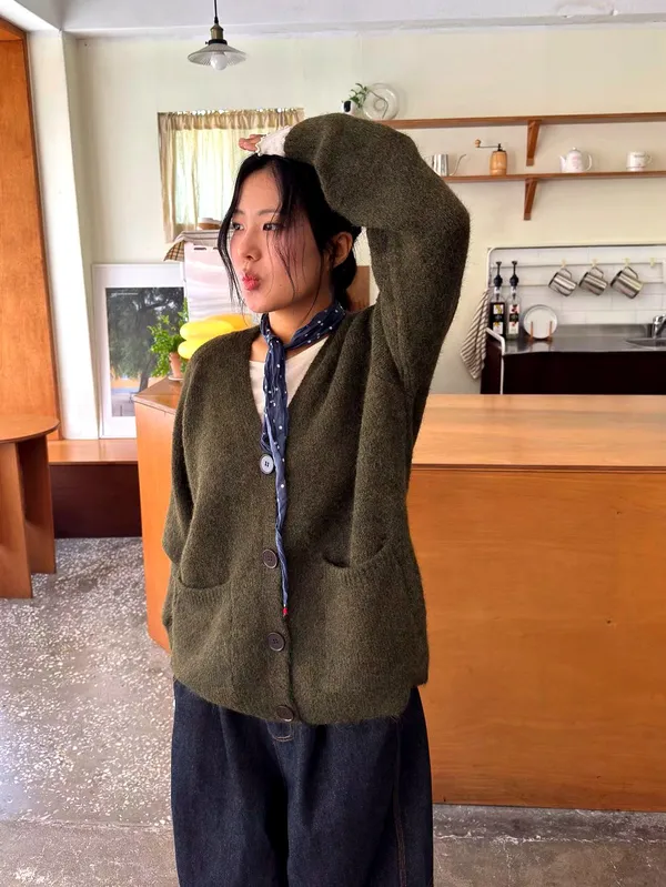 Stylish and Comfortable Women's Cardigan, Soft Plush Material