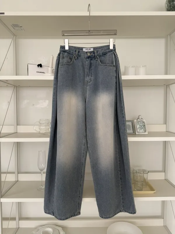 Fashionable Loose High-Waisted Jeans, Effortlessly Match Any Style