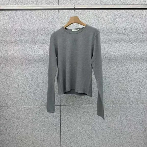 Minimalist Gray Long Sleeve Knit Top