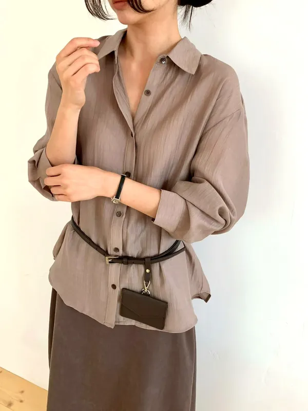 Elegant and Minimalist Women's Shirt, Lightweight and Breathable, Perfect Match