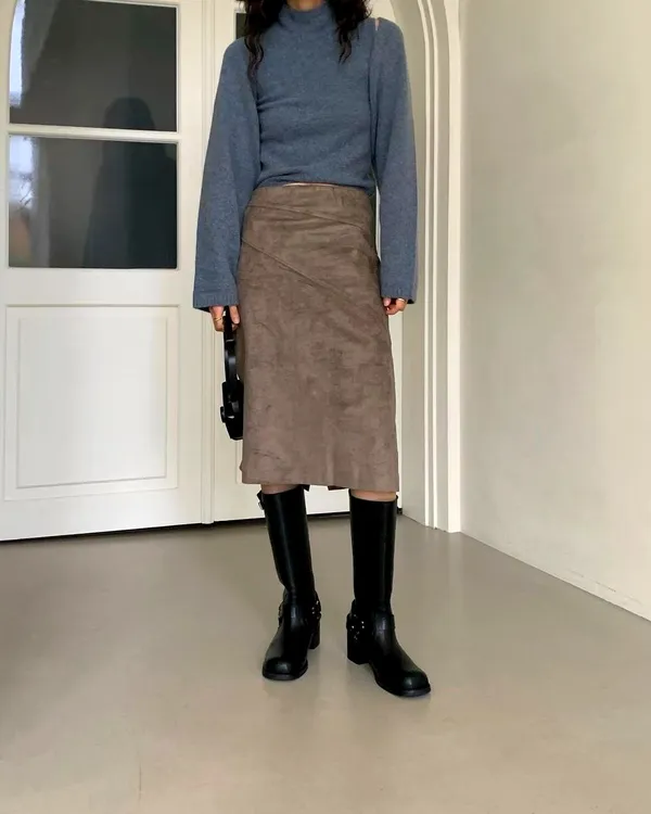 Fashionable Elegant Women's Dress, Showcasing Charming Qualities
