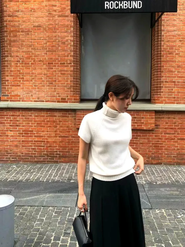 Sweater Leher Tinggi Lengan Pendek yang Ringkas dan Bergaya