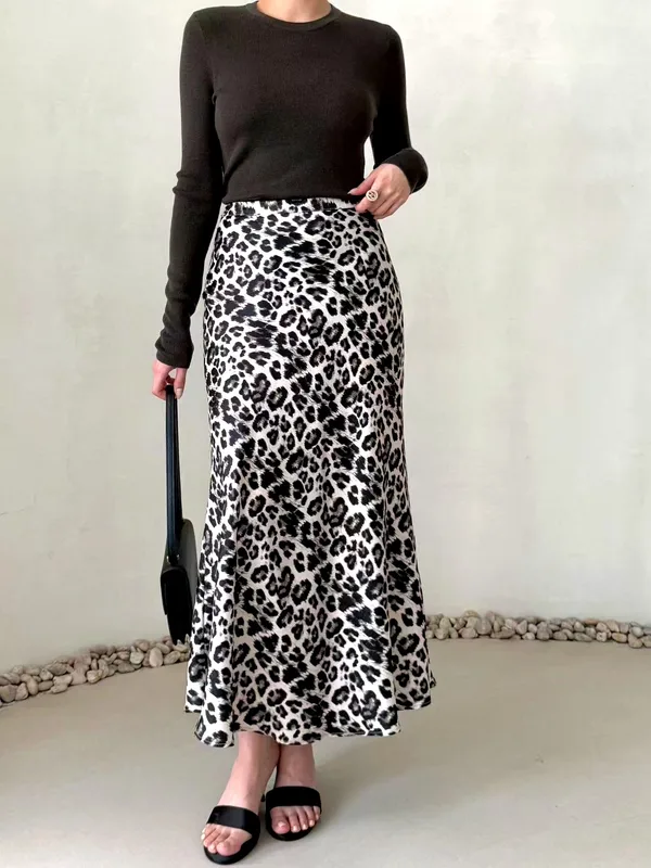 Stylish Leopard Print Maxi Dress, Showcasing Elegant Charm