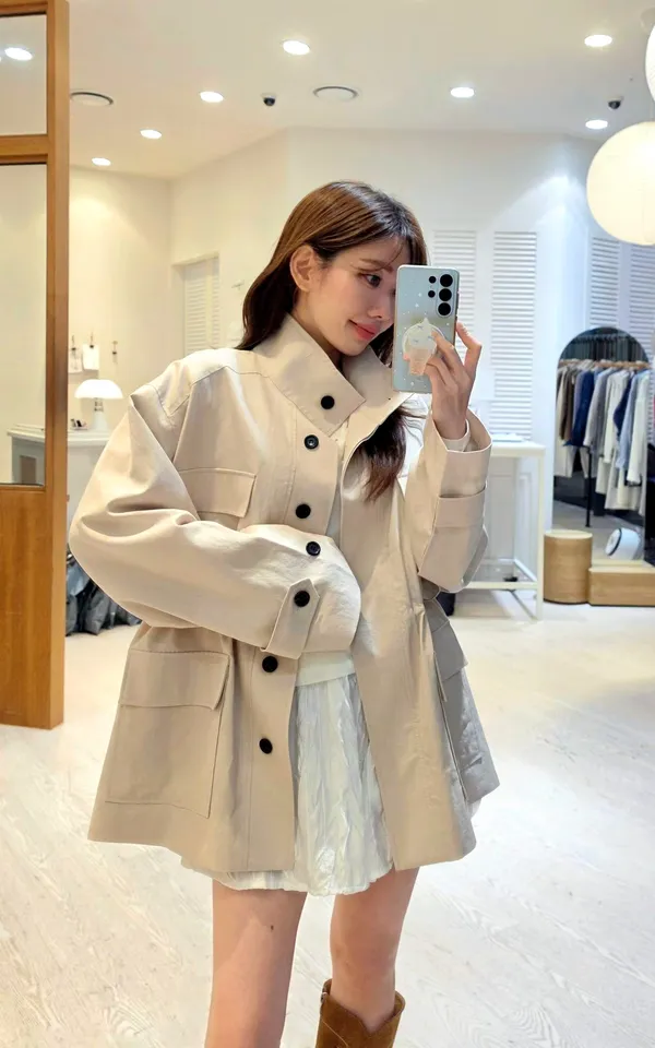 Stylish and Minimalist Women's Jacket - Lightweight and Comfortable