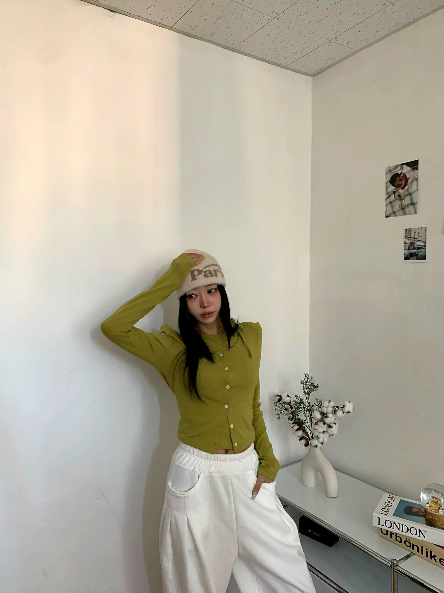 스타일리시 미니멀리스트 그린 여성 티셔츠, 편안하고 다재다능