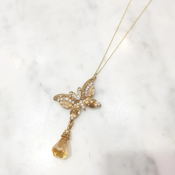 Exquisite Butterfly Crystal Necklace, Radiating Elegance
