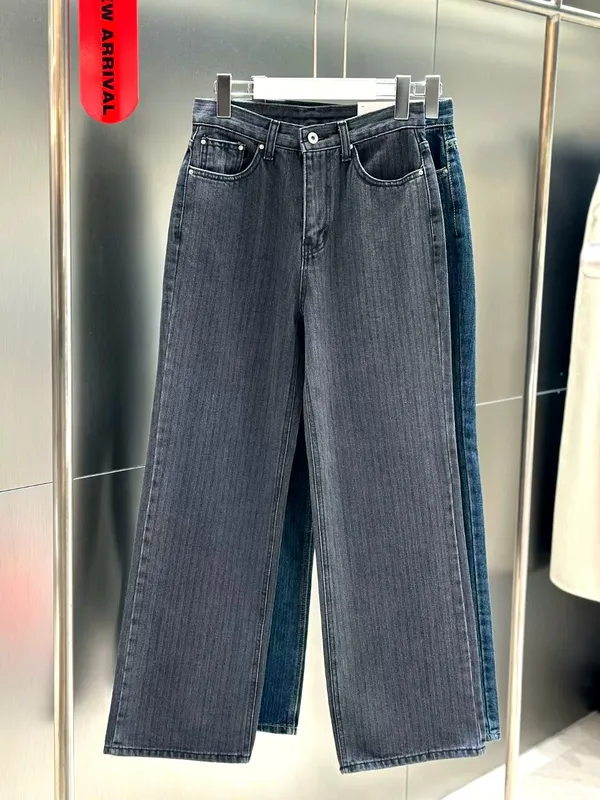 Fashionable High-Waisted Loose Jeans - Comfortable and Versatile