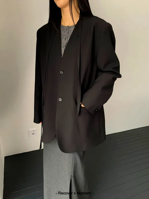 Stylish Minimalist Black Women's Jacket, A Must-Have for Elegance