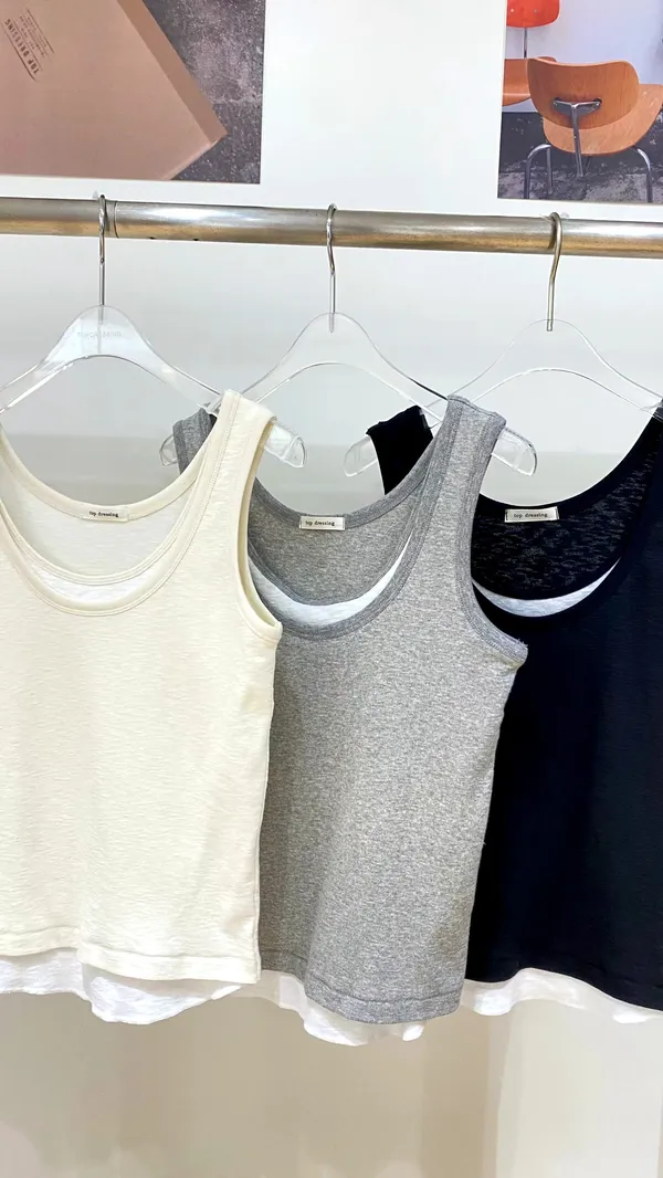 Minimalist and Comfortable Women's Top, Perfect for Everyday Outfits