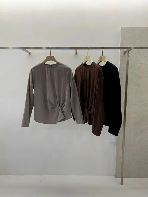Stylish and Minimalist Women's Top, Comfortable and Versatile