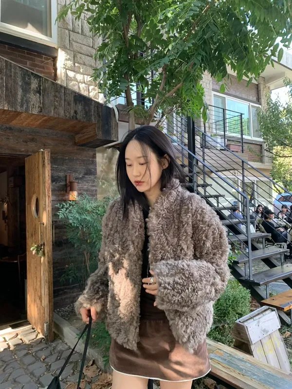 Stylish Plush Jacket for Women, Warm and Comfortable, Must-Have for Fall and Winter