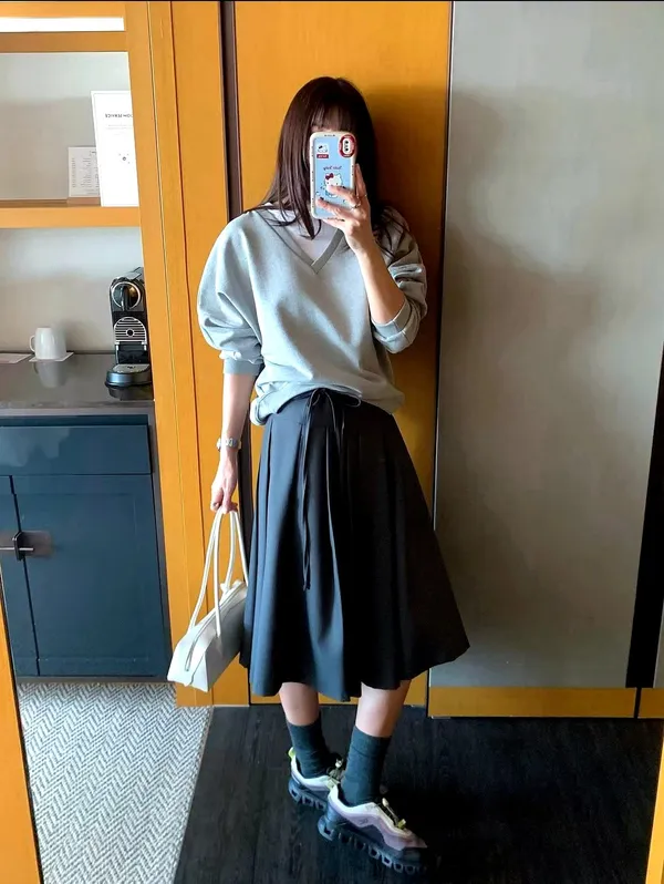 Trendy Casual Women's Top - Comfortable Loose Hoodie
