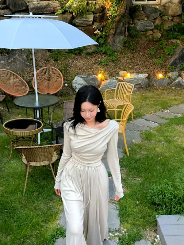Elegant Long Sleeve Top in Soft Tones - Perfect for Any Occasion