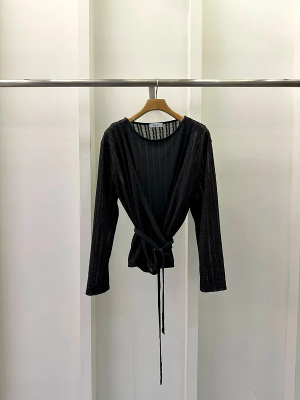 Fashionable and Versatile Women's Top, Lightweight and Comfortable, Perfect Fit