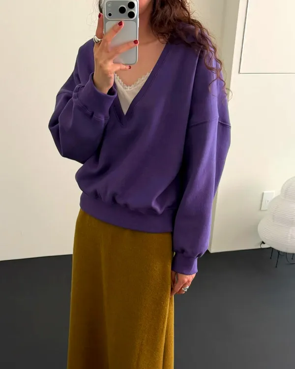 Stylish Purple V-Neck Sweatshirt, Comfortable and Versatile