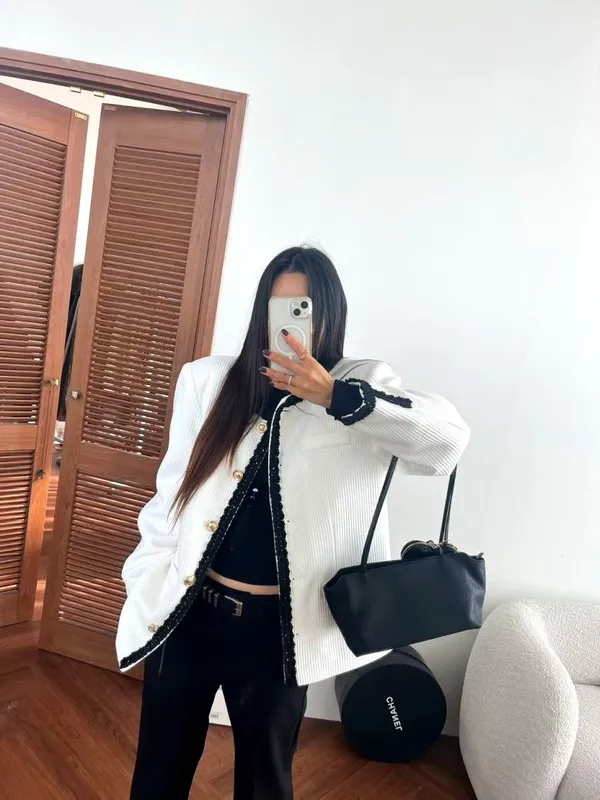 Stylish Versatile Women's Jacket - Elegant and Suitable for Various Occasions