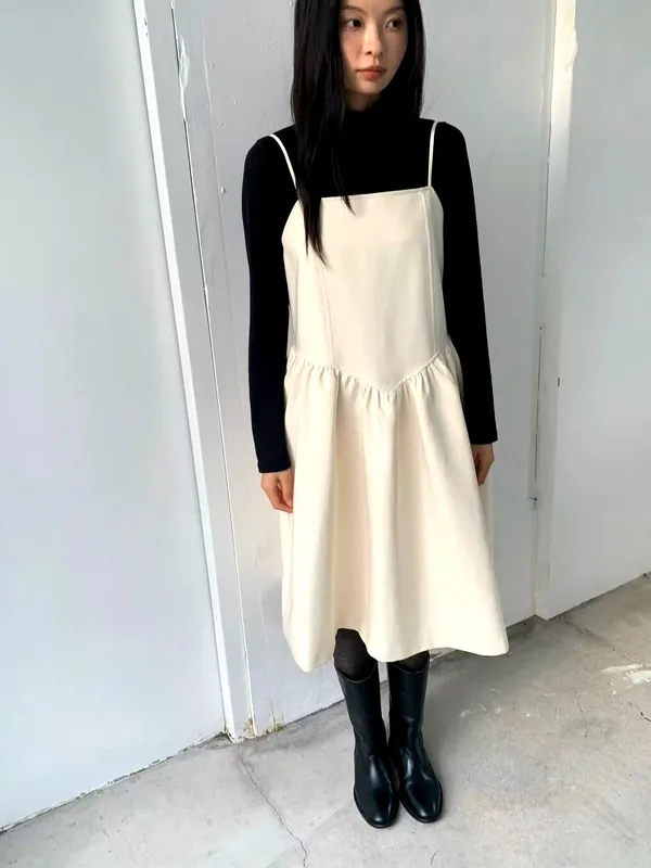 Elegant and Minimalist Women's Dress, Lightweight and Comfortable