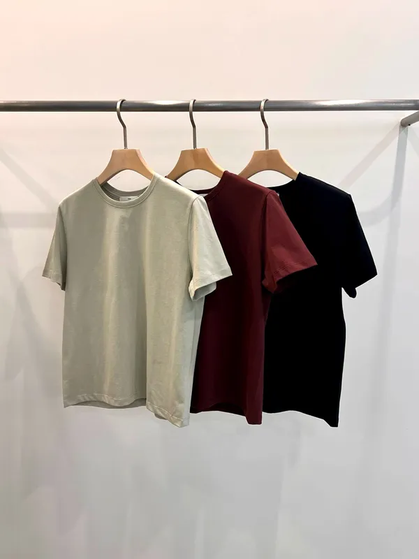เสื้อยืดผู้หญิงสบายและหลากหลาย สร้างเสน่ห์แฟชั่นได้ง่ายๆ