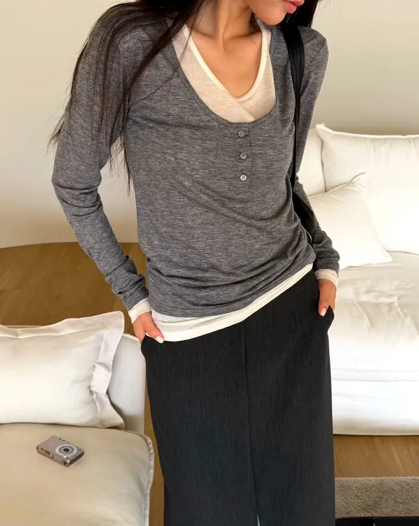 Stylish and Minimalist Long Sleeve T-Shirt for Women, Comfortable and Versatile