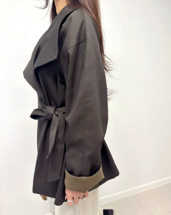 Stylish Women's Coat - Elegant and Perfectly Matched