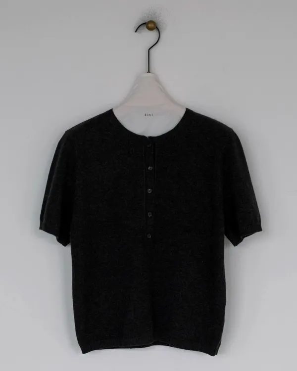 Minimalist Short Sleeve Knit Top - Comfortable and Breathable