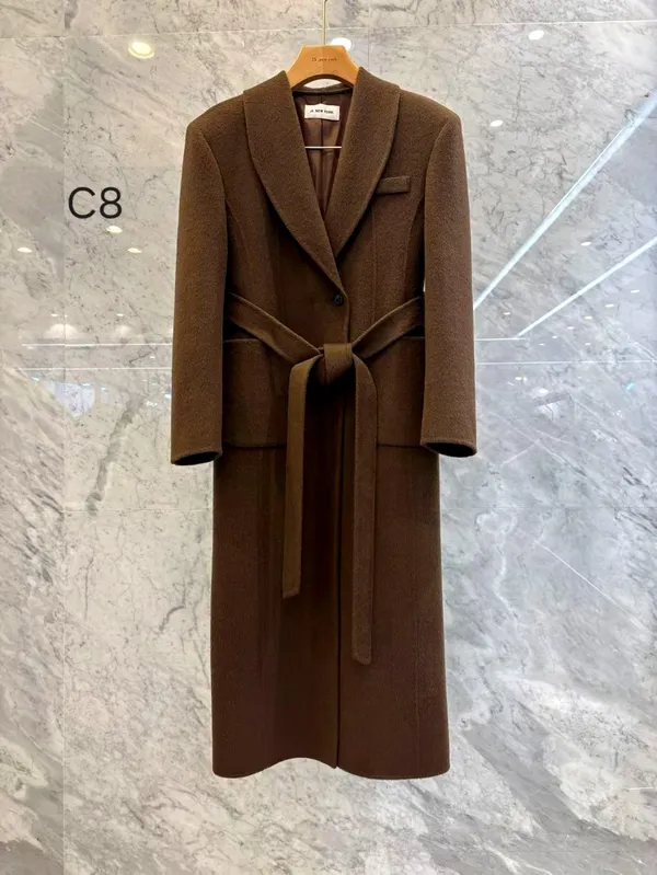 Elegant Women's Coat with Fashionable Long Design