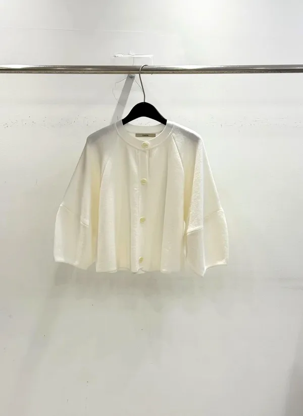 Stylish and Minimalist Women's Top, Comfortable and Versatile