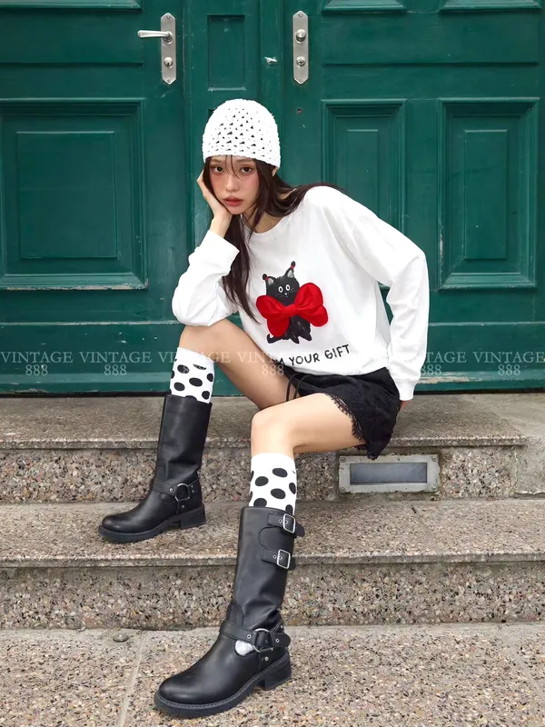 Cute cartoon pattern women's T-shirt, comfortable and casual style.