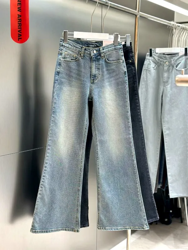 Stylish High-Waisted Jeans to Showcase Your Unique Charm