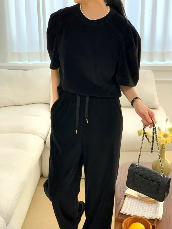 Stylish Black Women's Outfit Set - Comfortable Casual Style