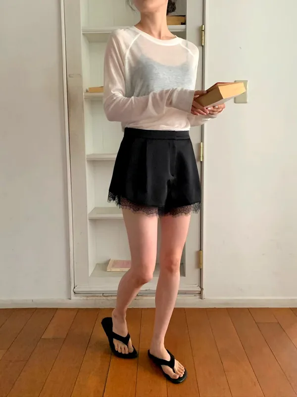 Elegant Lace Trim Women's Shorts, A Fashion Must-Have