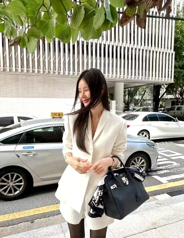 Stylish Versatile Women's Jacket, Exuding Elegance