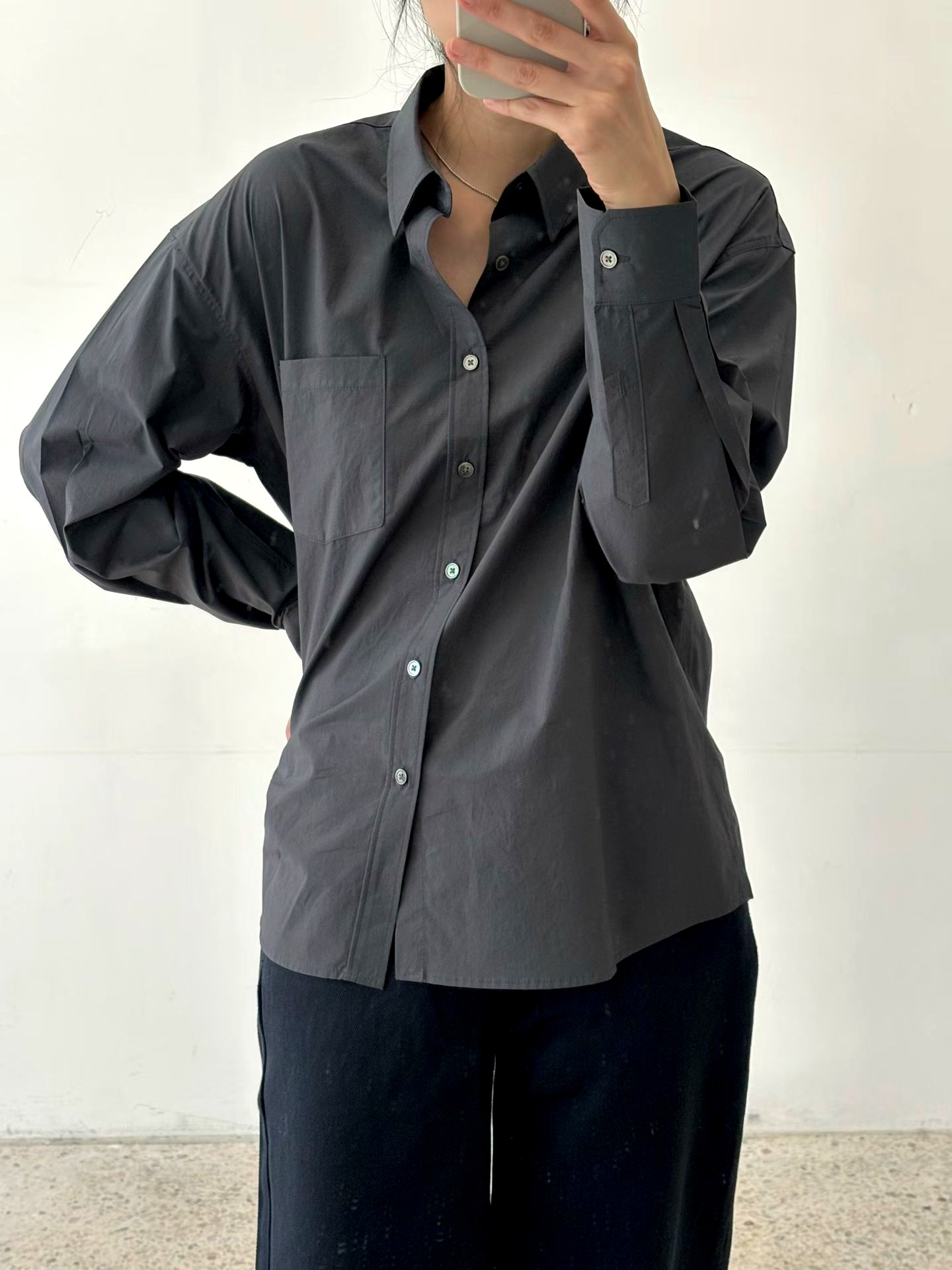 심플하고 스타일리시한 여성용 셔츠, 우아하게 활용 가능