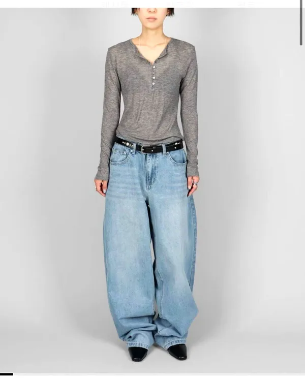 Minimalist Long Sleeve T-Shirt, Comfortable and Breathable, Perfect with Jeans