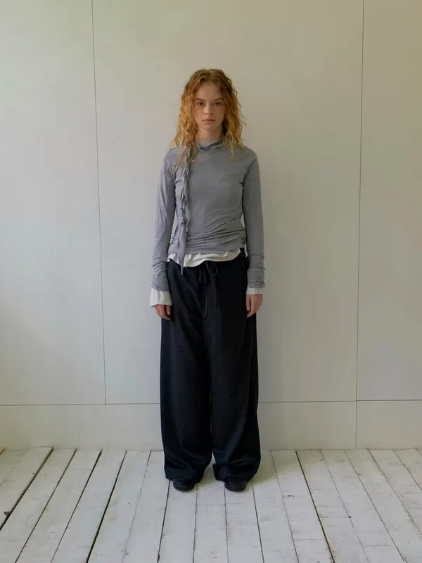 Stylish and Minimalist Women's Top with Comfortable Fit