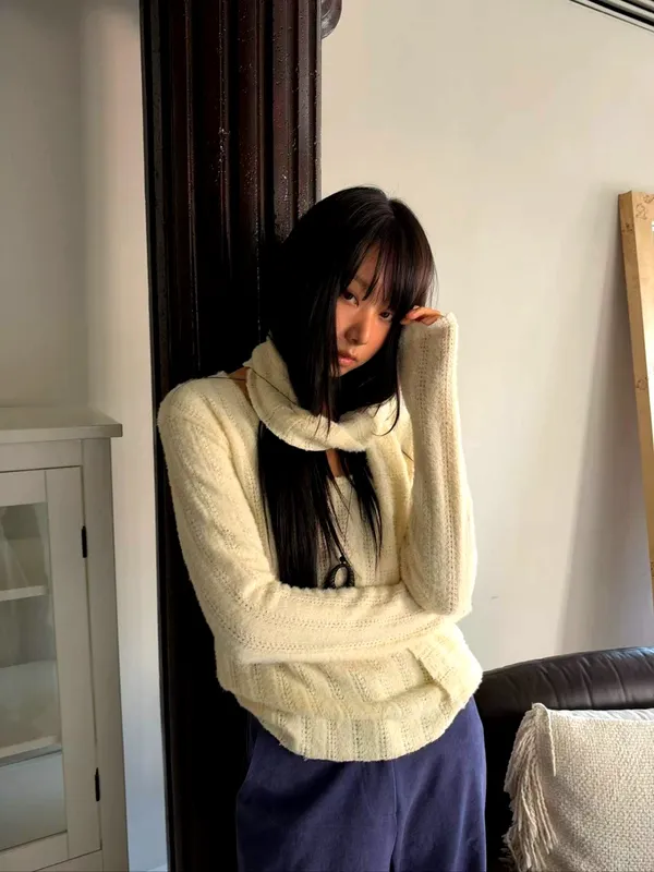 Warm and Comfortable Knitted T-Shirt, Elegant and Minimalist Style