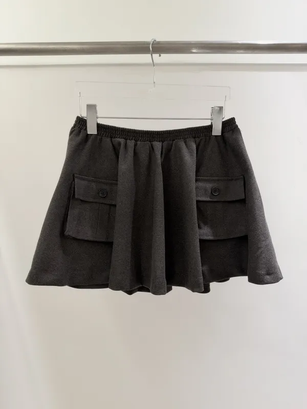 Stylish Versatile Black Mini Skirt with Pocket Design, Comfortable Fabric