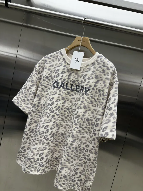 Stylish Leopard Print Short Sleeve T-Shirt - Comfortable and Versatile